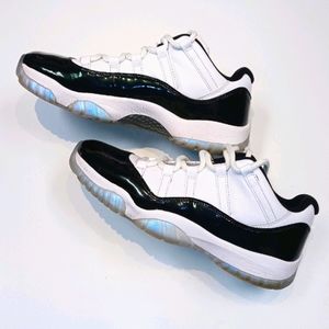 Air Jordan 11 Retro Low Concord Iridescent